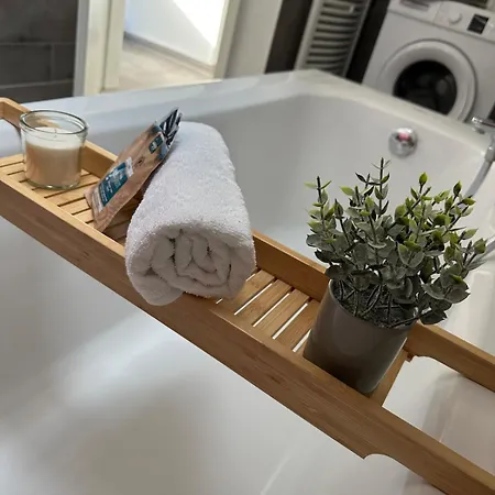 Moderne Schicke Dachgeschosswohnung 15 Min Bis Duesseldorf Apartment *