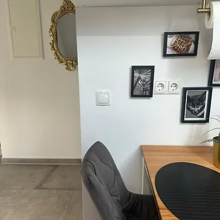 Moderne Schicke Dachgeschosswohnung 15 Min Bis Duesseldorf Apartment *