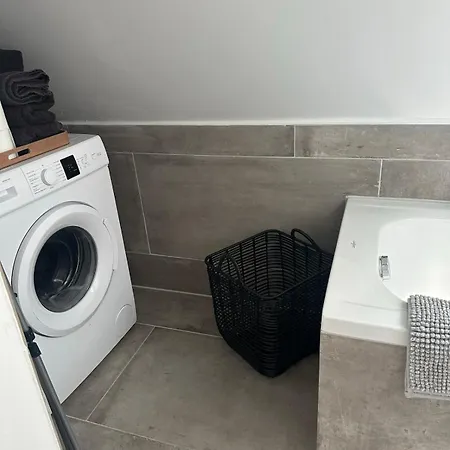 Moderne Schicke Dachgeschosswohnung 15 Min Bis Duesseldorf Apartment Duisburg