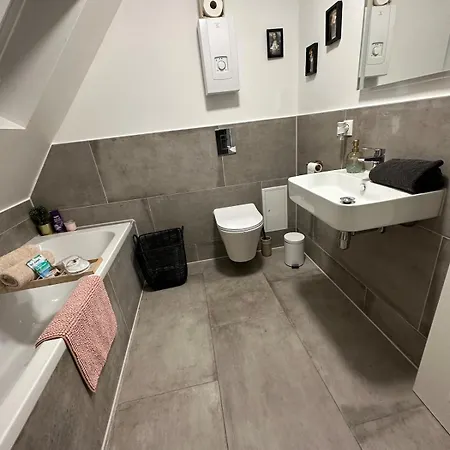 Moderne Schicke Dachgeschosswohnung 15 Min Bis Duesseldorf * Duisburg