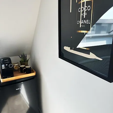 شقة Moderne Schicke Dachgeschosswohnung 15 Min Bis Duesseldorf