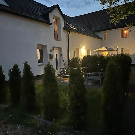 Moderne Schicke Dachgeschosswohnung 15 Min Bis Duesseldorf Apartment