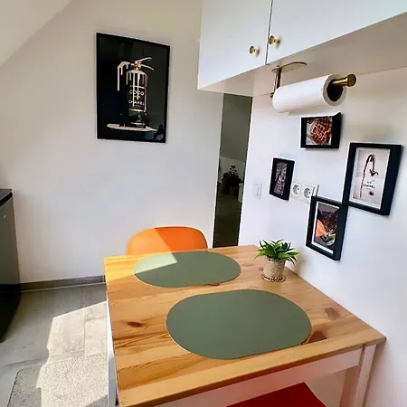 Moderne Schicke Dachgeschosswohnung 15 Min Bis Duesseldorf Duisburg