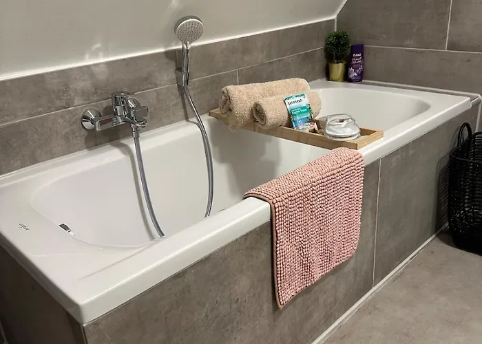 Moderne Schicke Dachgeschosswohnung 15 Min Bis Duesseldorf Duisburg