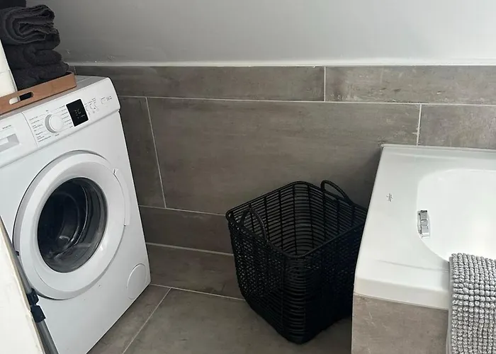 Moderne Schicke Dachgeschosswohnung 15 Min Bis Duesseldorf Lägenhet Duisburg