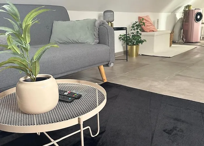 Moderne Schicke Dachgeschosswohnung 15 Min Bis Duesseldorf Duisburg