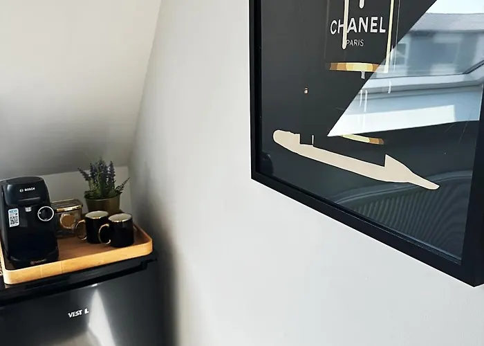 Lägenhet Moderne Schicke Dachgeschosswohnung 15 Min Bis Duesseldorf